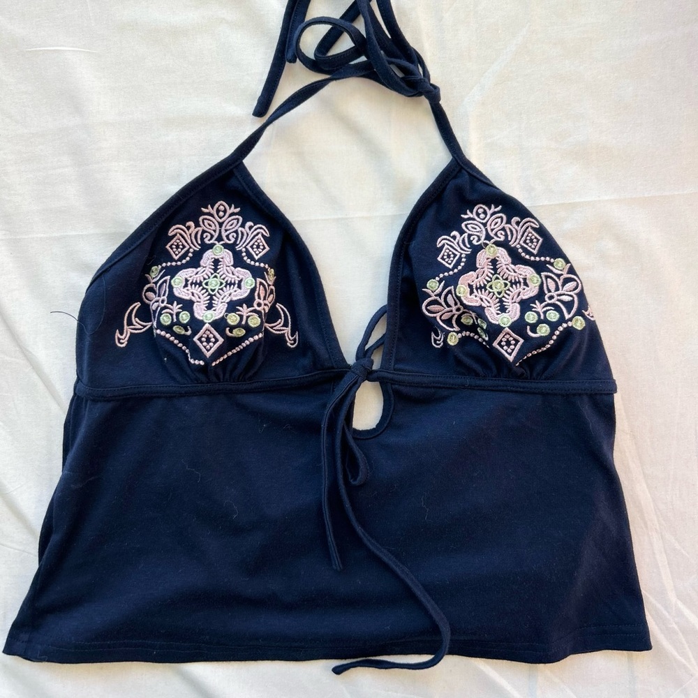 This lovely summer cropped top in size M is up for grabs!